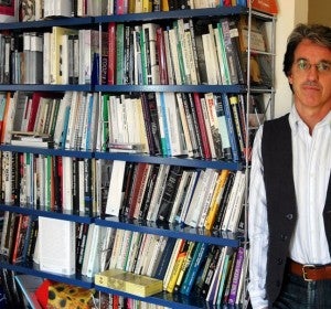 Juli&aacute;n Casanova