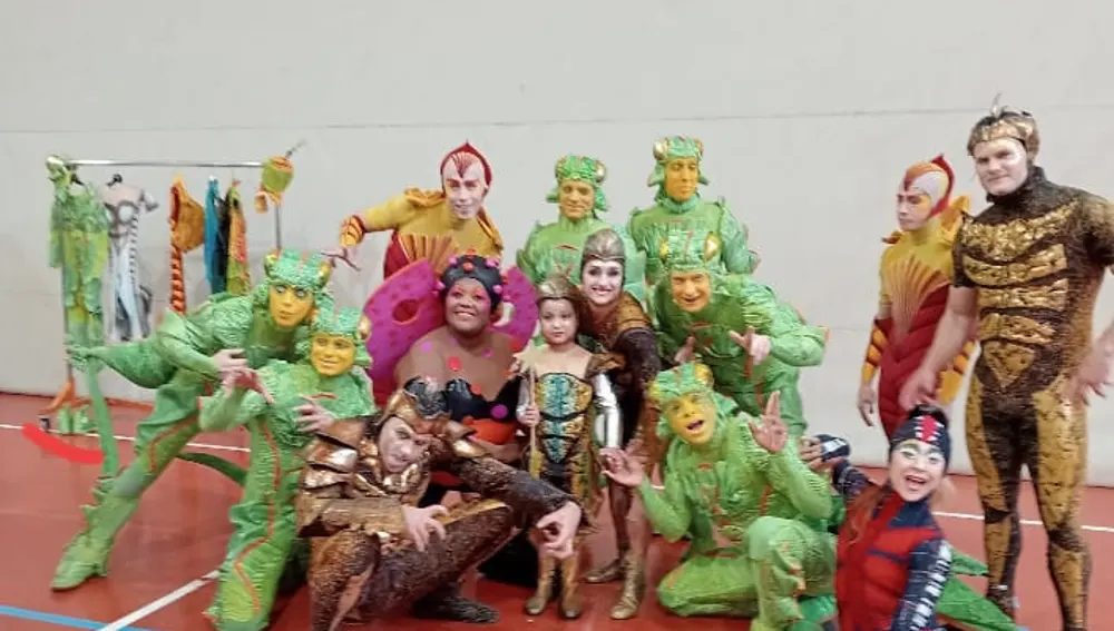 Artistas del Circo del Sol cumplieron el deseo de una pequeña en Asturias Artistas del Circo del Sol cumplieron el deseo de una pequeña en Asturias